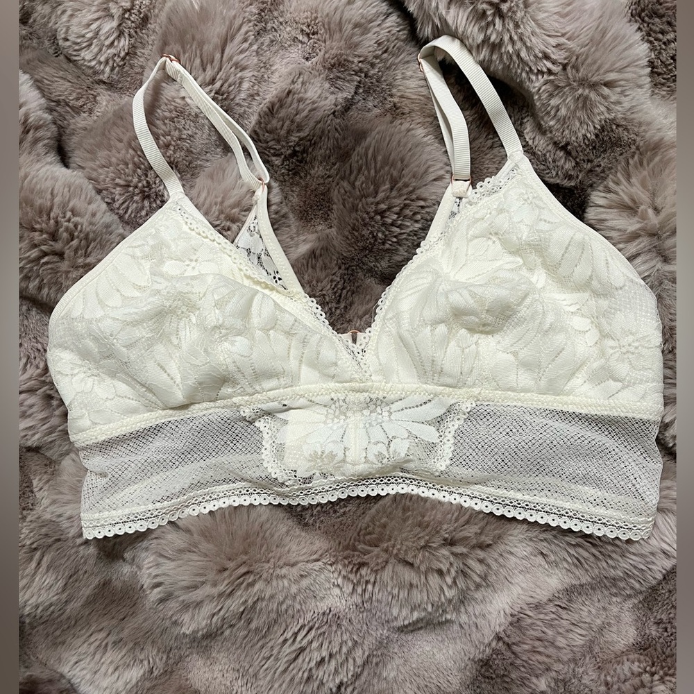 Aerie Lace Bralette in Cream size L
